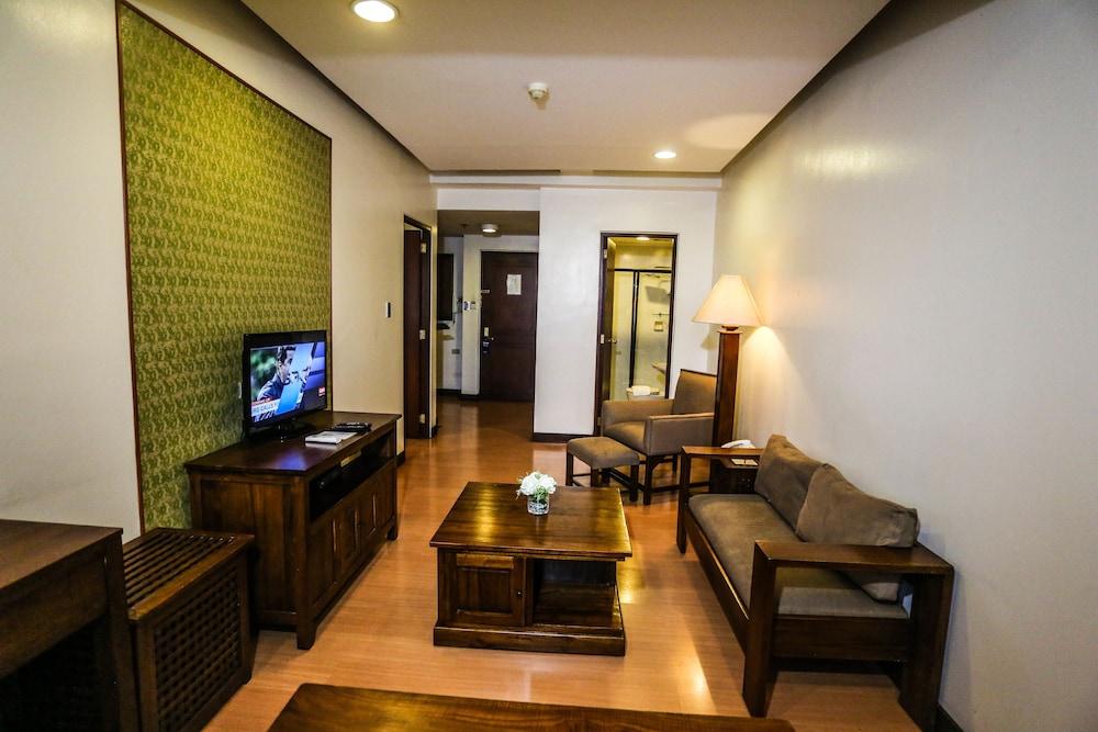 The Malayan Plaza Hotel Pasig City Εξωτερικό φωτογραφία