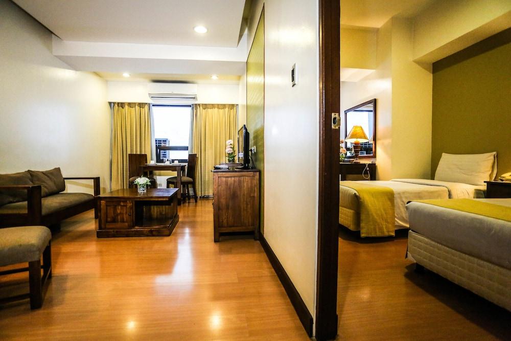 The Malayan Plaza Hotel Pasig City Εξωτερικό φωτογραφία