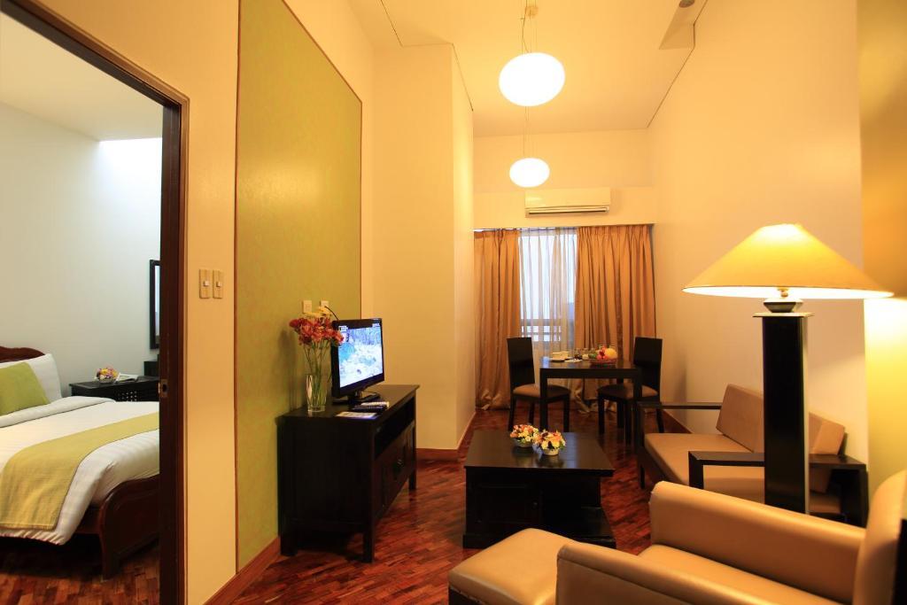 The Malayan Plaza Hotel Pasig City Εξωτερικό φωτογραφία