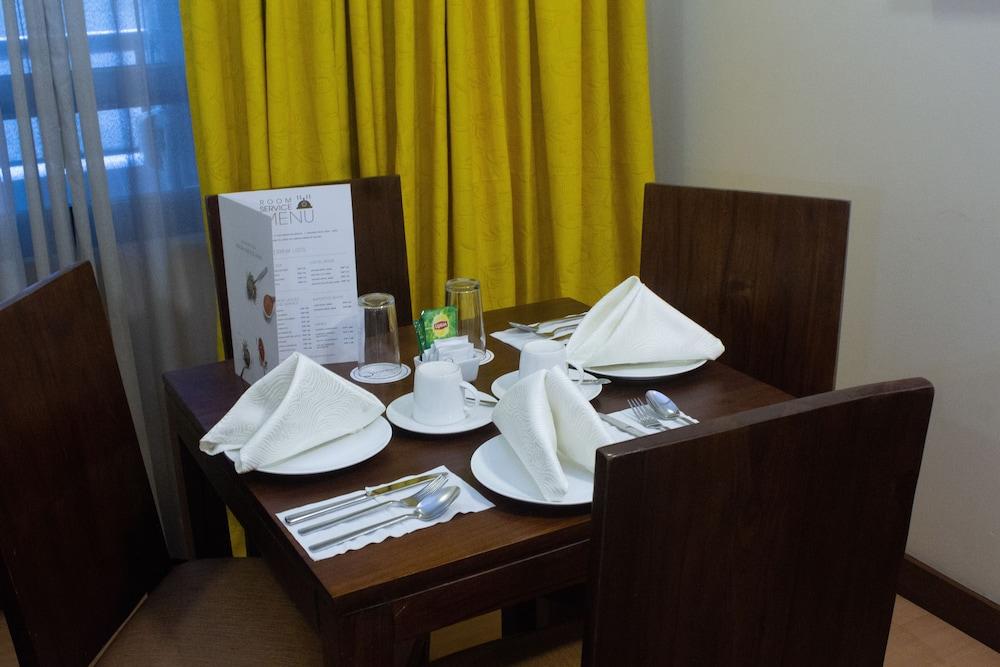 The Malayan Plaza Hotel Pasig City Εξωτερικό φωτογραφία