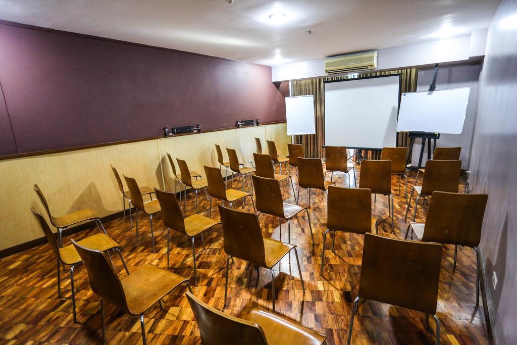 The Malayan Plaza Hotel Pasig City Εξωτερικό φωτογραφία