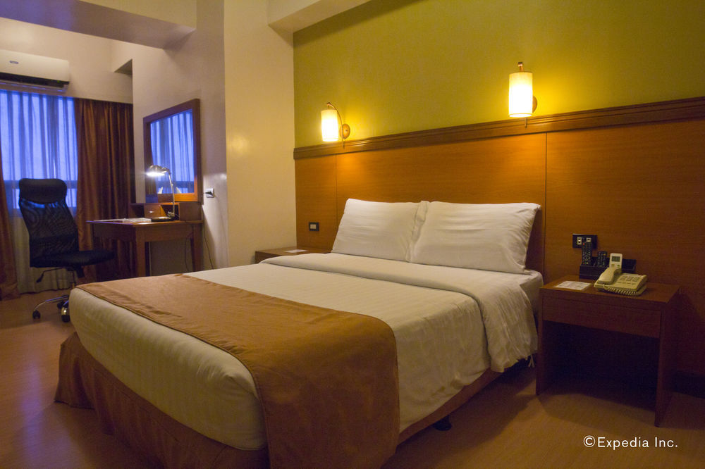 The Malayan Plaza Hotel Pasig City Εξωτερικό φωτογραφία