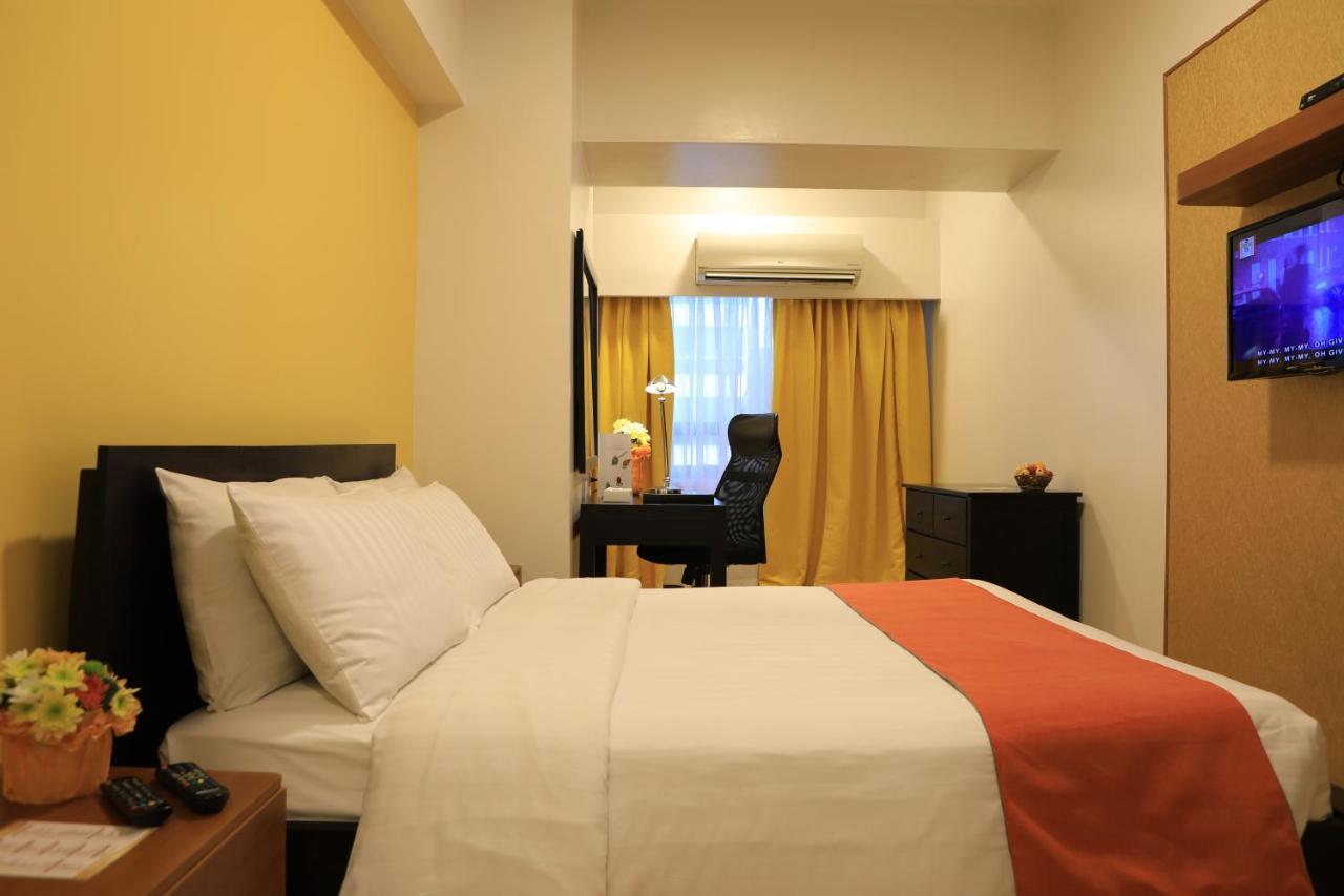 The Malayan Plaza Hotel Pasig City Εξωτερικό φωτογραφία