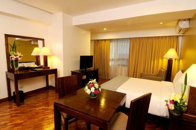 The Malayan Plaza Hotel Pasig City Εξωτερικό φωτογραφία